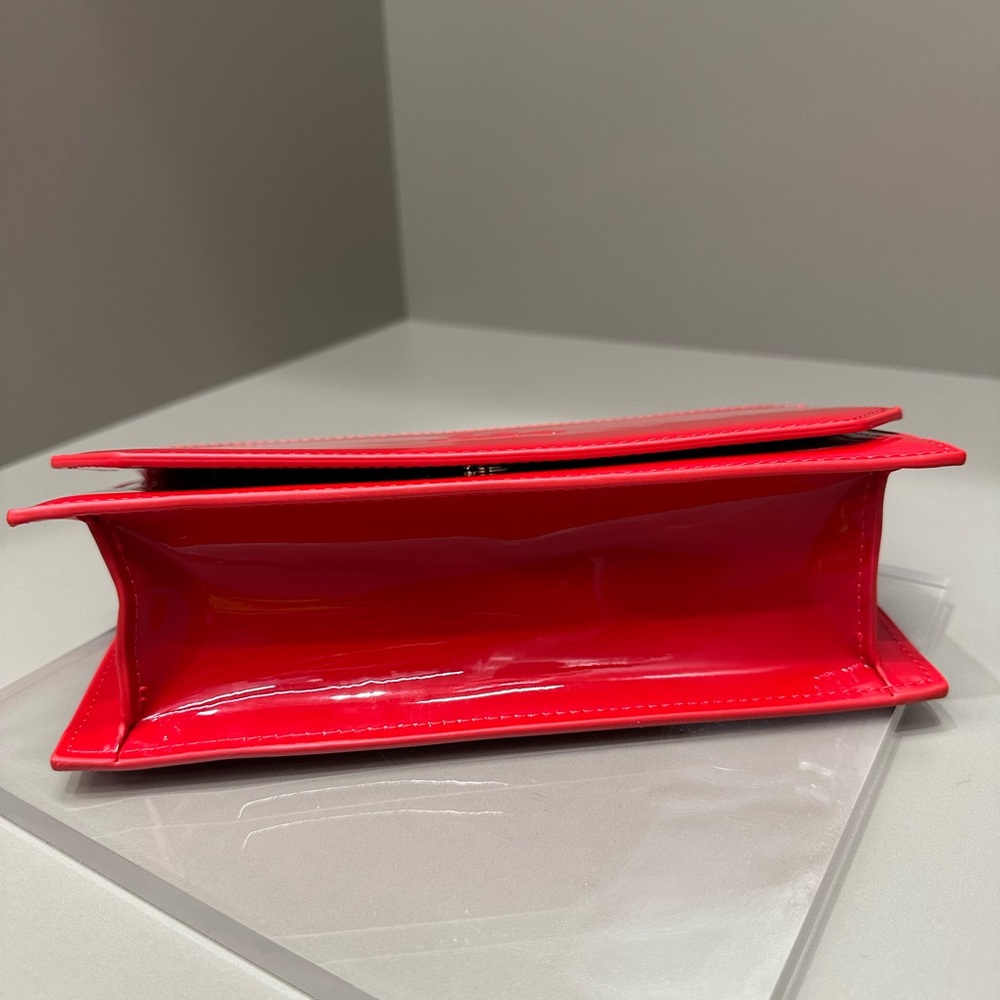 CHRISTIAN LOUBOUTIN SIGNATURE RED VINYL FAUX PATENT MAKEUP CLUTCH NWOT - Picture 7 of 15